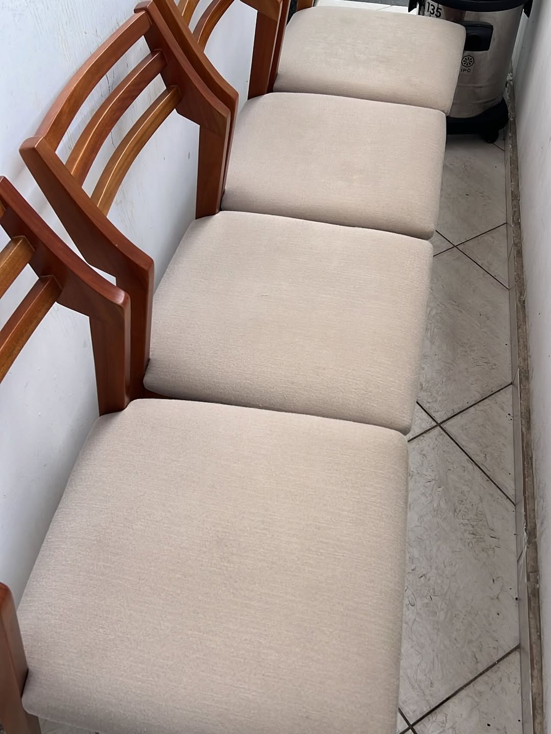 Higienização de cadeiras de jantar